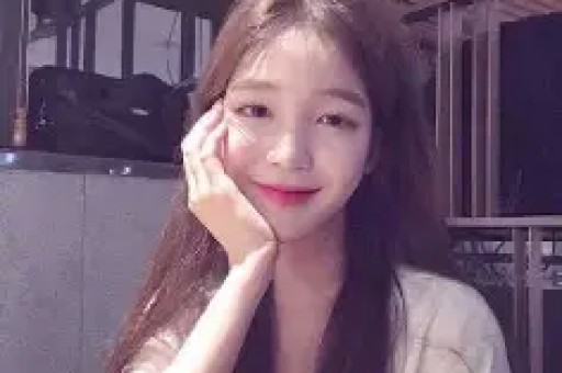 一款明星扮演游戏在小红书的走红