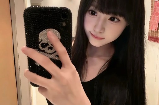 直播吐槽“被公司欺负”的赵露思火成小红书带货一姐“住千万豪宅还得当牛马让打工人心疼坏了”？