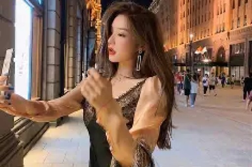小红书热点榜冲击微博热搜：娱乐与商业化如何并驾齐驱？